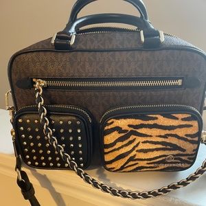 Elliot Medium Logo Messenger Bag